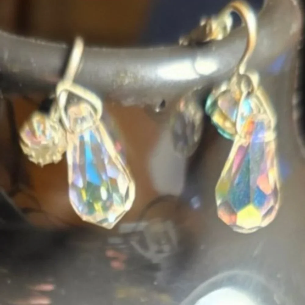 Vintage Laguna Aurora‎ Borealis Crystal Clip-On 1